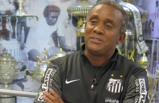 Parab&eacute;ns, Juary, 67 anos! Relembre gols do ex-centroavante pelo Santos
