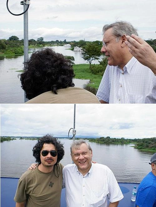 Milton aprecia a paisagem com colega