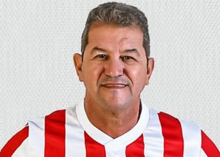 &Iacute;dolo do N&aacute;utico, com passagem pelo Palmeiras, Bizu completa 66 anos