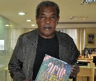 Parab&eacute;ns, Luis Pereira, 77 anos! Relembre uma entrevista do ex-zagueiro a Milton Neves