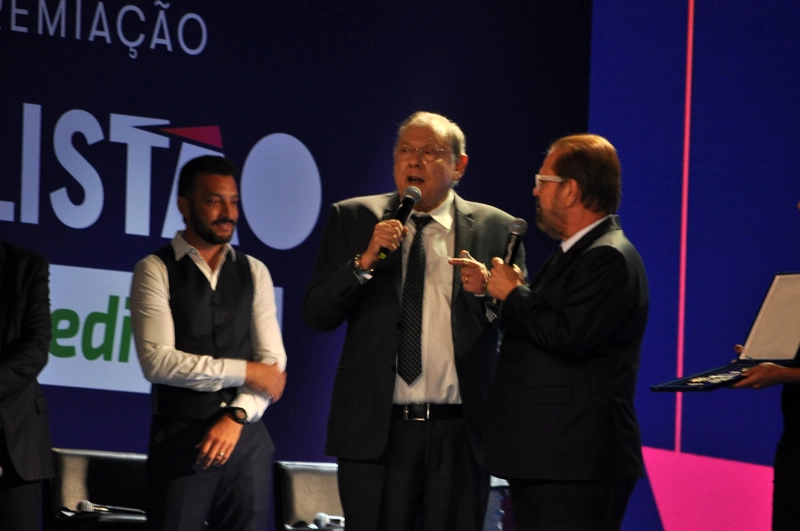 Milton, ao lado do presidente da Federação Paulista de Futebol, Reinaldo Carneiro Bastos. Foto: Marcos Júnior Micheletti/Portal Terceiro Tempo