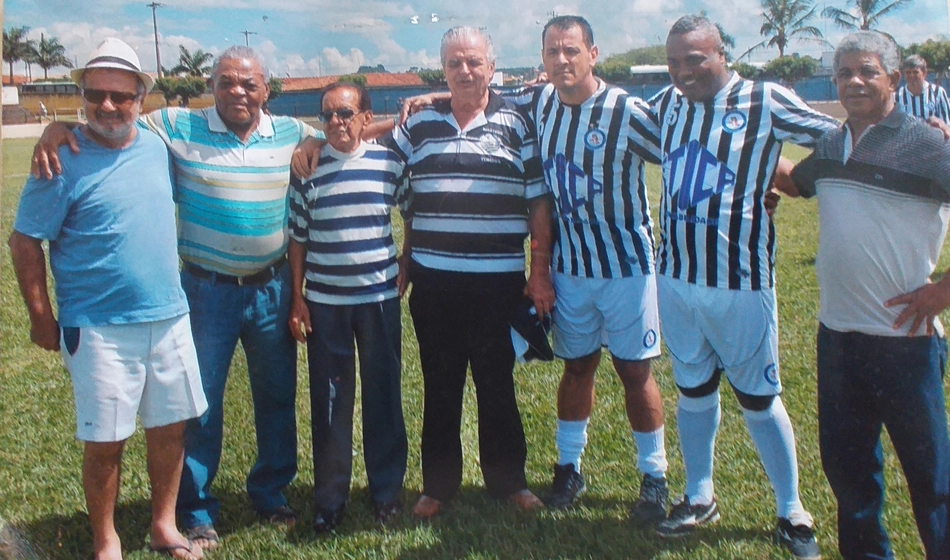 Festividade em Altinópolis, o primeiro é o escritor Luis Mendes, o segundo é o ex-zagueiro Píter, o terceiro o ex-massagista Glostora e o quarto o ex-goleiro Tomires