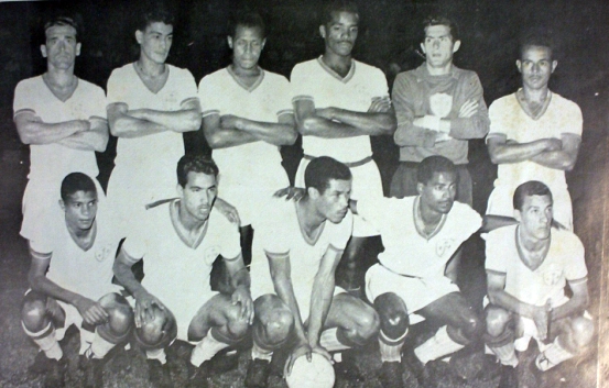 Em pé, da esquerda para a direita: Vilela, Nelson Coruja, Odorico, Ditão, Félix e Juths. Agachados, da esquerda para a direita: Jair da Costa, Silvio, Servílio, Ocimar e Nilson Bocão. Foto: Walter Peres