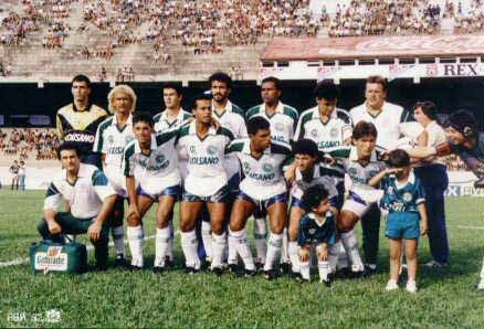 Pelo Guarani, em 29 de março de 1992, quando o Bugre empatou em 0 a 0 com o Goiás.Em pé: Narciso (goleiro ? ex-Ferroviária), Biro-Biro, Gustavo (lateral que jogou no Palmeiras), Missinho (zagueiro, ex-Vasco), Julimar (lateral, ex-Ferroviária), Pereira (ex-Bahia) e Herman (treinador de goleiros).Agachados: João Tomazini (massagista), Valmir (hoje massagista do Taquaritinga), Ailton, Sony Anderson (ele mesmo. Poucos sabem, mas Sony Anderson jogou no Guarani vindo do Vasco), Vanderley (ex-Ferroviária) e Roberto Gaúcho (ex-Grêmio e Cruzeiro). O repórter vestido de azul que entrevista Roberto Gaúcho é o trepidante Edinho Campos (hoje trabalhando no Portal Futebol Interior). O treinador deste time era Fito Neves