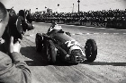 Olhos no retrovisor: Juan Manuel Fangio, que nascia h&aacute; 115 anos, na conquista de seu primeiro t&iacute;tulo na F1