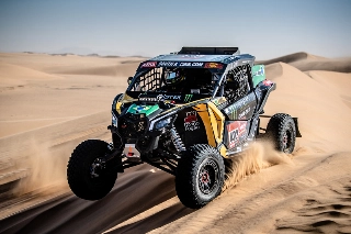 Dupla brasileira dos SSVs em ação na Arábia Saudita. Foto: Marian Chytka/Divulgação