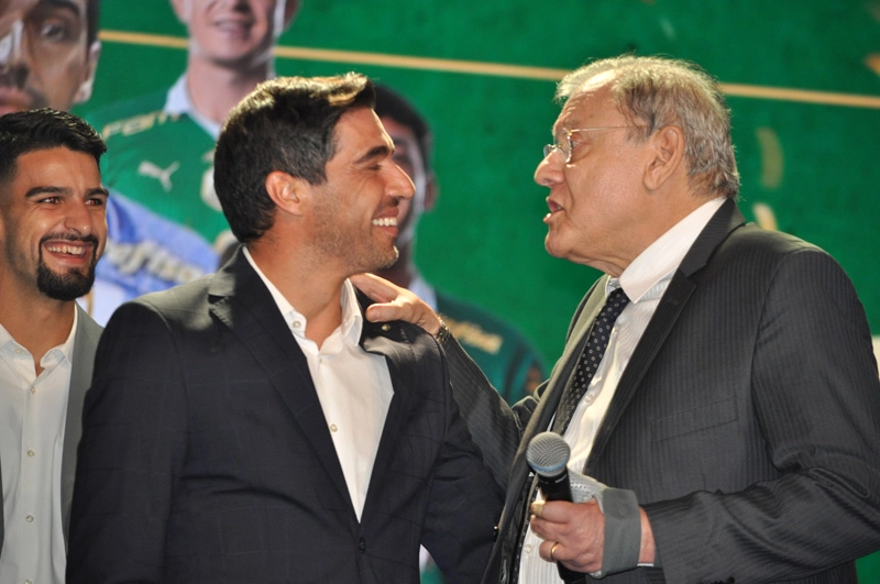 Em 8 de abril de 2024, no Expo Barra Funda-SP, na noite de Premiação do Paulistão Sicredi. Abel Ferreira ao lado de Milton Neves. Foto: Marcos Júnior Micheletti/Portal Terceiro Tempo