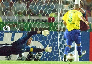 Ronaldo brilhou na decis&atilde;o da Copa de 2002. Foto: Reprodu&ccedil;&atilde;o