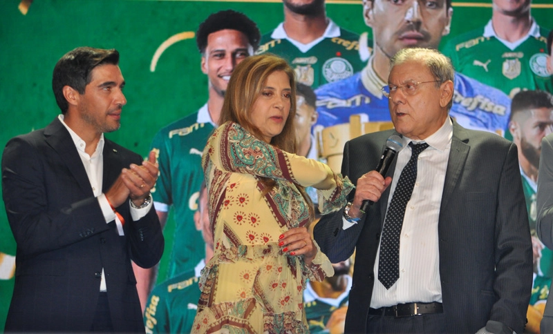 Em 8 de abril de 2024, no Expo Barra Funda-SP, na noite de Premiação do Paulistão Sicredi. Abel Ferreira, Leila Pereira e Milton Neves. Foto: Marcos Júnior Micheleletti/Portal Terceiro Tempo