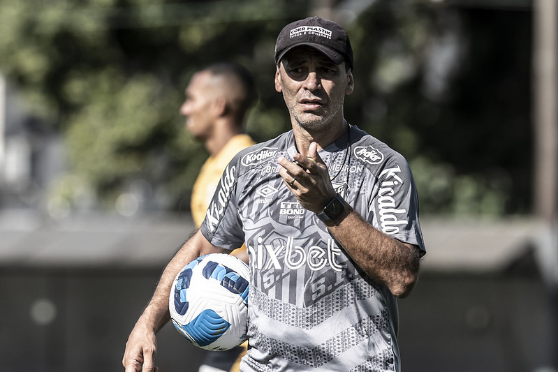 Treinador argentino está pressionado e o Peixe não vence há cinco jogos. Foto: Ivan Storti/Santos FC