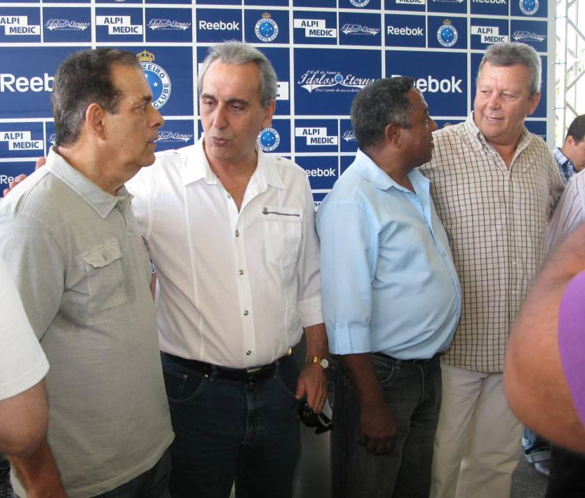 Em 2012, o Cruzeiro homenageou os ex-jogadores Eduardo Amorim, Nélinho, Darcy Meneses e Raul. Foto: reprodução