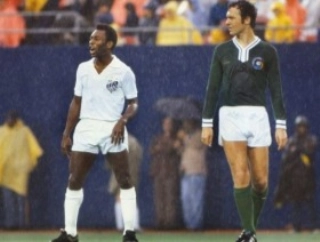 ACHADOS & PERDIDOS - A definitiva despedida do Rei Pel&eacute; no futebol, h&aacute; exatos 49 anos