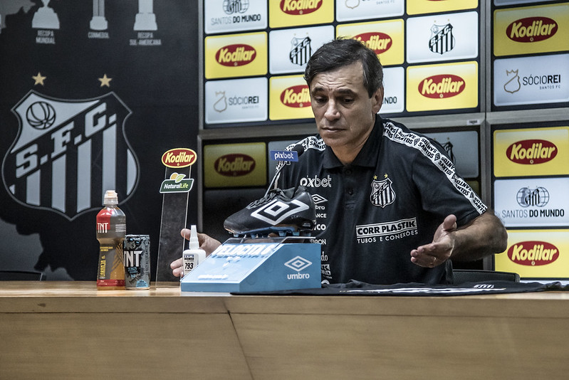 Treinador argentino comandou a equipe em 30 partidas. Foto: Ivan Storti/Santos FC