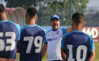 O técnico Enderson Moreira durante atividade do Tricolor em Salvador. Foto: Rafael Machaddo/EC Bahia