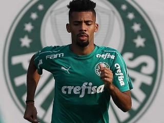 Próximo de ser anunciado pelo Barça, o jogador do Verdão não deve integrar a equipe principal. Foto: Cesar Greco / Ag Palmeiras