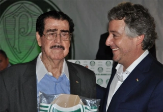 O ex-goleiro sendo homenageado na festa de veteranos de 2013. Foto: Marcos J&uacute;nior Micheletti/Portal Terceiro Tempo
