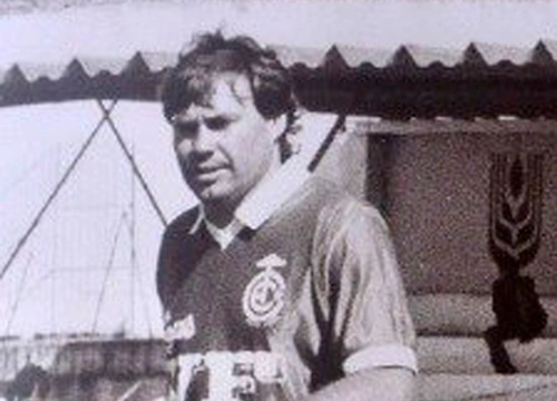 Jones  - Ex-centroavante do Internacional e Operário-MS