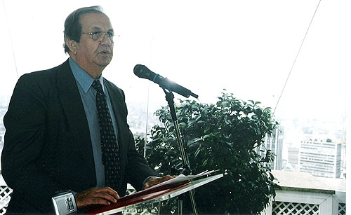 Salomão em discurso de posse, em 2008, na Academia Paulista de Jornalismo.
