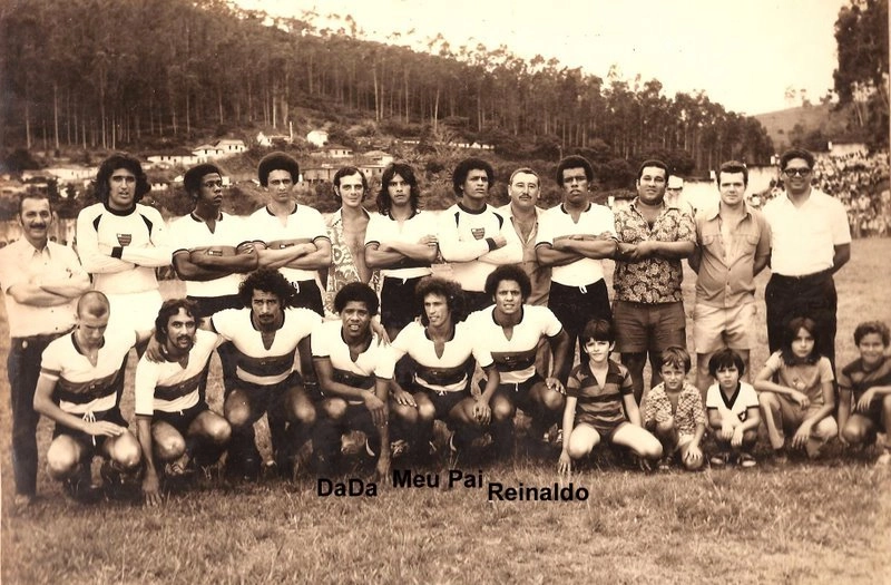 Nessa foto rara aparecem no mesmo time Dadá Maravilha e Reinaldo, dois ídolos eternos do Atlético Mineiro. No meio dos dois aparece Isac Batista, pai de Isac, colaborador da comunidade do Galo no orkut que nos enviou gentilmente a foto acima. O time da foto é o Grêmio de Manhumirim