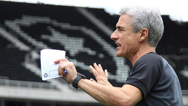 O técnico alvinegro Luis Castro. Foto: Vitor Silva/Botafogo