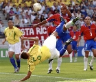 Parab&eacute;ns, Edmilson, 50 anos! Relembre o seu lindo gol na Copa de 2002