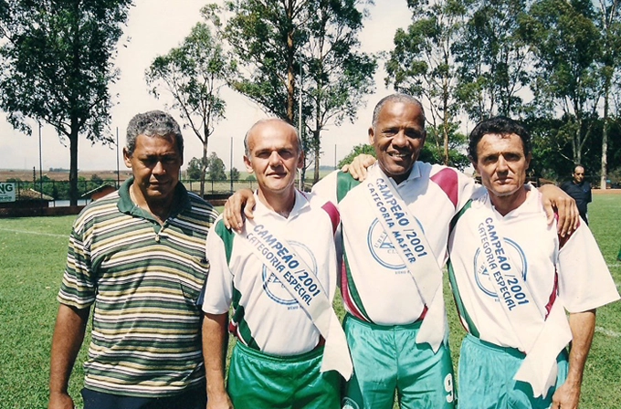 Dadá Maravilha com amigos no Uberaba Country Clube. Foto enviada por Geraldo Saturnino de Medeiros