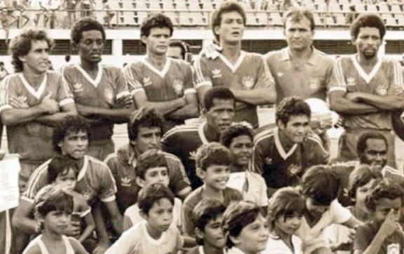 Em pé, da esquerda para a direita: China, Marinho Macapá, Murica, Marcão, Reginaldo e Antônio Carlos. Agachados: Bendelak, Carlos Alberto Garcia, Dadá Maravilha, Hidalgo e Edu. Foto enviada pelo internauta Waldevir Bernardo dos Santos