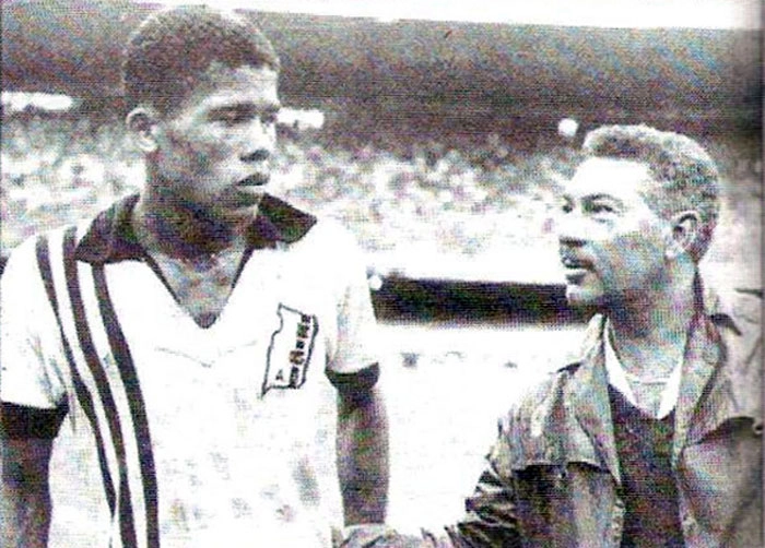 Veja Dadá Maravilha (à esquerda da foto) no Campo Grande, em 1968. De lá, seguiria para o Atlético-MG. Foto enviada por Walter Roberto Peres