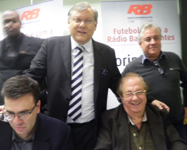 Na Livraria Saraiva no dia 23 de junho, no Shopping Morumbi, Mauro Beting (á esquerda) e Salomão Esper (à direita) e Milton Neves, em pé. Foto Comunicação Saraiva 