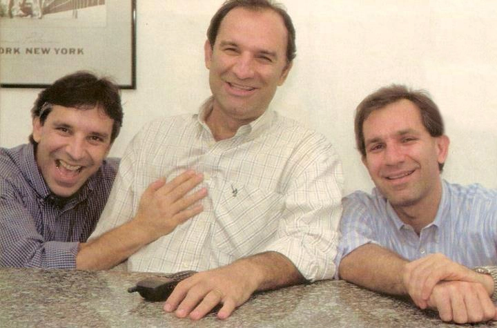 Os irmãos Oscar Ulisses, Osmar Santos e Odinei Edson. Foto enviada por BB, do Portal Artefacto