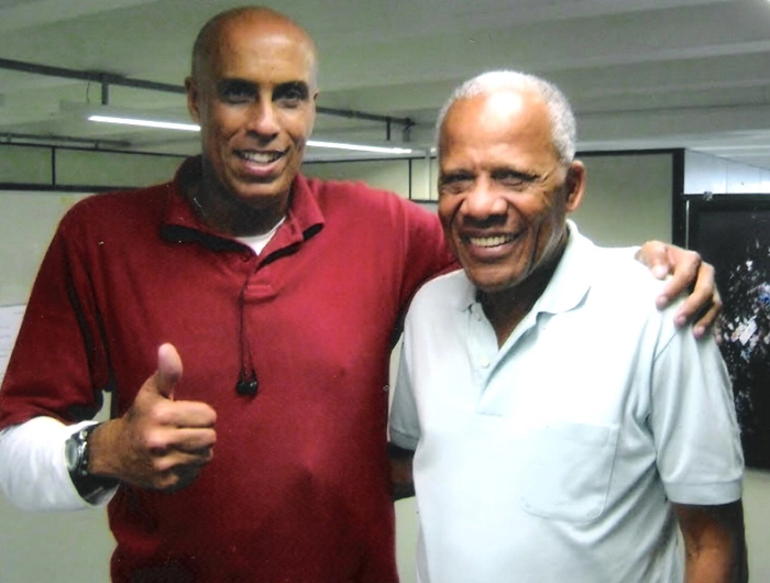 Carlos Diniz, à esquerda, com Dadá Maravilha. Foto: Carlos Diniz