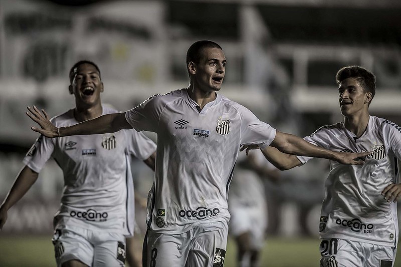 Zagueiro de 18 anos vai defender o Almería, da Espanha. Foto: Ivan Storti/Santos FC