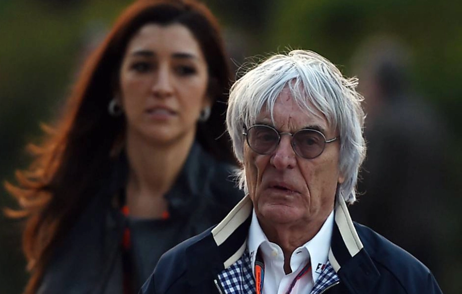 Fabiana Flosi e o marido Bernie Ecclestone. Ele a conheceu em 2009. Foto: Greg Baker/AFP/via UOL