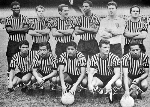 O Galo mais lindo do mundo em 1968 com Humberto Monteiro, Vânder, Vanderlei, Djalma Dias, Mussula e Cincunegui em pé e agachados Vaguinho, Amaurí, Dario, Oldair e Tião