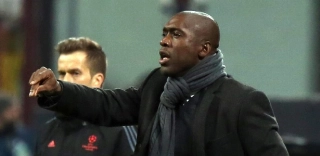 Após negociação frustrada com Atlético-PR, Seedorf pode parar no La Coruña