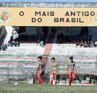 Garotos do Sub-17 no modesto Est&aacute;dio Arthur Lawson. Foto: Divulga&ccedil;&atilde;o/Sport Club Rio Grande