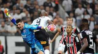 Volpi encara pressão após início irregular e vacilos em clássicos no SPFC