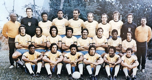 Seleção Brasileira em 1972. Em pé estão Mário Américo, Leão, Rodrigues Neto, Vantuir, Brito, Gérson, Tostão, Leivinha, Sérgio Valentim e Nocaute Jack; na fila do meio vemos Eurico, Dirceu Lopes, Clodoaldo, Jairzinho, Rivellino, Rogério, Marco Antônio e Piazza; sentados estão Zé Maria, Luis Carlos Galter, Dadá Maravilha, Marinho Peres, Paulo Cesar Caju e Lula.