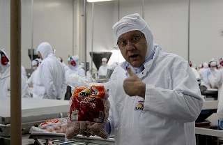 Em uma &aacute;rea frigor&iacute;fica da empresa em agosto de 2013