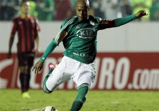 Parab&eacute;ns, Marcos Assun&ccedil;&atilde;o, 50 anos! Veja gols de falta do aniversariante