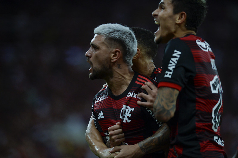 Mengão aparece na nona posição, enquanto o Coxa é o 14º. Foto: Marcelo Cortes / Flamengo