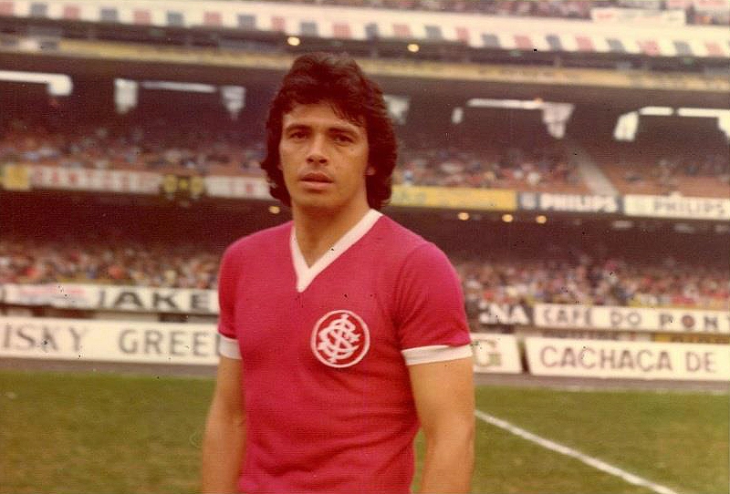 Figueroa no Morumbi. O Inter goleou o Santos por 3 a 1 no Morumbi, em 26 de setembro de 1976, jogo válido pelo Campeonato Brasileiro. Tata abriu o placar para o Santos. Escurinho fez o gol de empate para o time gaúcho e o segundo gol, virando o placar. Dario marcou o terceiro.  Foto: História do S.C.Internaiconal  