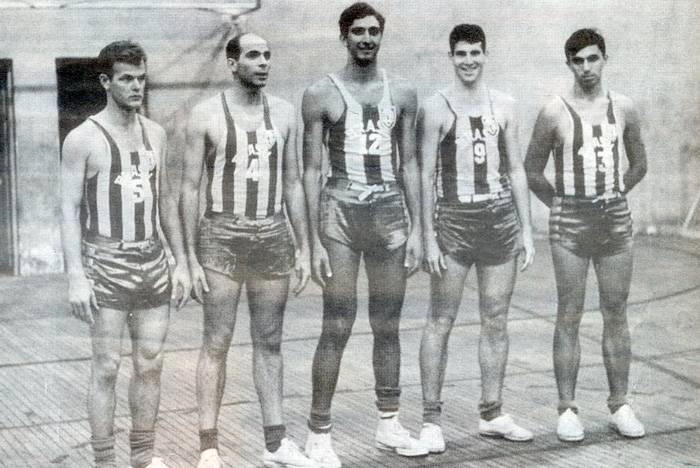 Na foto, da esquerda para a direita estão Wlamir, Amaury, Sucar, Renê e Vítor. Foto: Reprodução/Jornal da Tarde