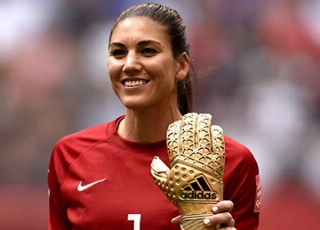 Parab&eacute;ns, Hope Solo! Veja grandes defesas da ex-goleira que completa 45 anos