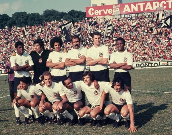 Em pé: Zé Maria, Buttice, Tião, Brito, Baldochi e Wladimir. Agachados: Vaguinho, Lance, Zé Roberto, Pita e Peri. A foto e a legenda foram retiradas do blog Tardes de Pacaembu