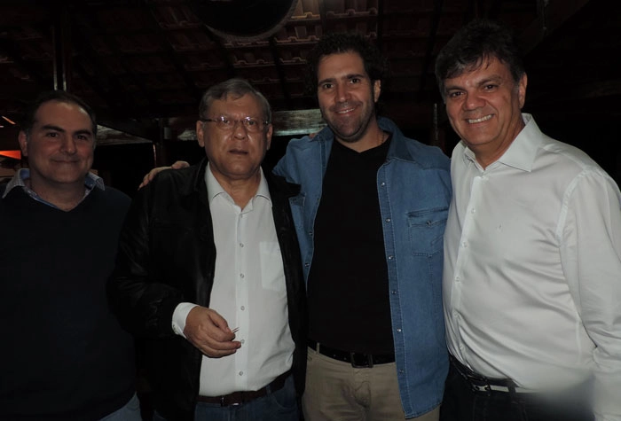 No aniversário de 50 anos do empresário em Araquara-SP: Jorge Sucar Dib, Milton Neves, Adriano Lupo e Valquirío Cabral. Foto Flávia Cabral.
