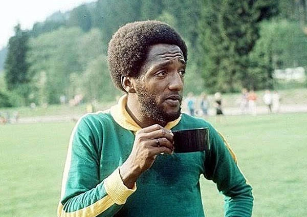 Pausa para um café durante treino da seleção brasileira nos anos 70