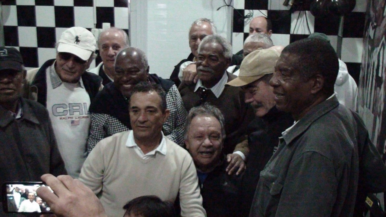 Da esquerda para a direita: Edu, Joãozinho, Coutinho, Rivellno e Everlado, na festa do ex-jogador Coutinho, em Santos (2016). Foto: reprodução