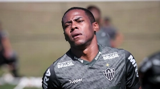 Elias supera negócio fracassado com Inter e vira peça-chave do Atlético-MG