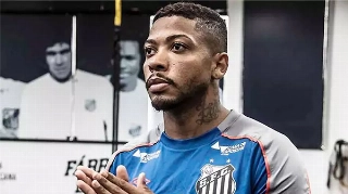 Atacante levou pancada no jogo contra o Bragantino. Foto: Ivan Storti/Santos FC